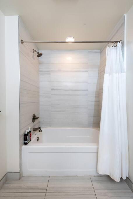 Luxurious Penthouse In Beverly Hills - Sleeps 10 Los Angeles Zewnętrze zdjęcie